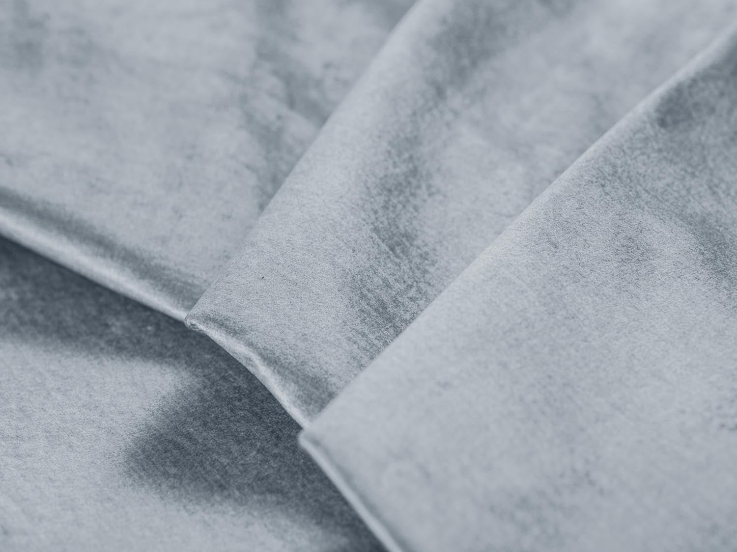 Entdecken Sie das Clinton Velour Ecksofa von Cosmopolitan Design: elegantes 5-Sitzer Sofa mit praktischer Schlaffunktion und grosszügigem Stauraum!