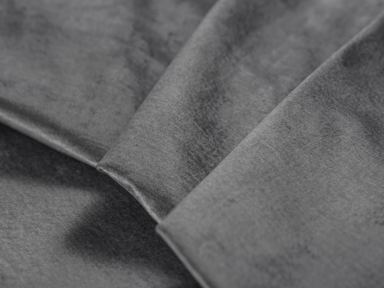 Erleben Sie das Clinton Velour Ecksofa von Cosmopolitan Design: stilvolles 5-Sitzer Sofa mit komfortabler Schlaffunktion und viel Stauraum!