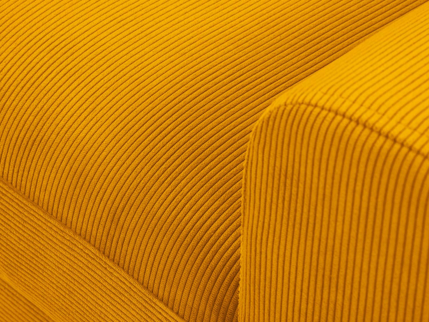Stylisches Kyoto Ecksofa links in strahlendem Gelb, ideal für entspannte Stunden und als funktionales Schlafsofa mit zusätzlichem Stauraum.