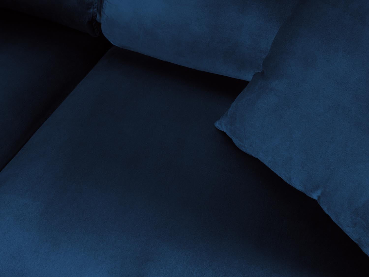 Stylisches Kyoto Velour Ecksofa in Royal Blue, linksseitig, 5-Sitzer mit praktischer Schlaffunktion und Stauraum für zusätzlichen Komfort.