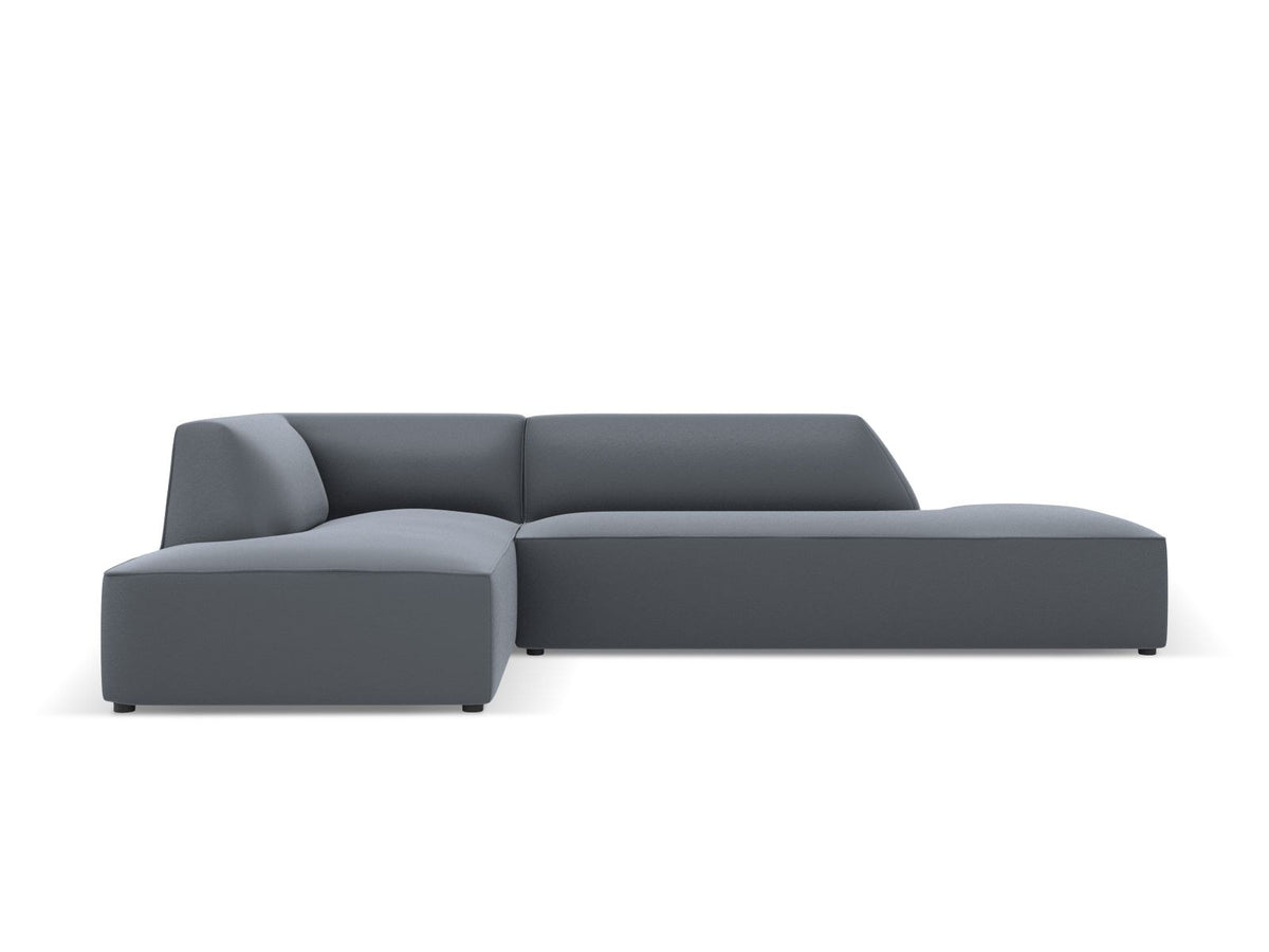 Modulares Ecksofa links Siena in Light Beige mit Kunstleder-ähnlichem Bezug, Récamiere, schwarzen Kunststoffbeinen und schlichter Rückenlehne.