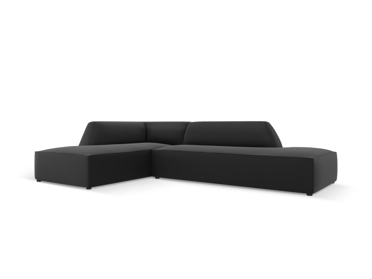 Modulares Ecksofa links Siena in Light Beige mit Kunstleder-ähnlichem Bezug, Récamiere, schwarzen Kunststoffbeinen und schlichter Rückenlehne.