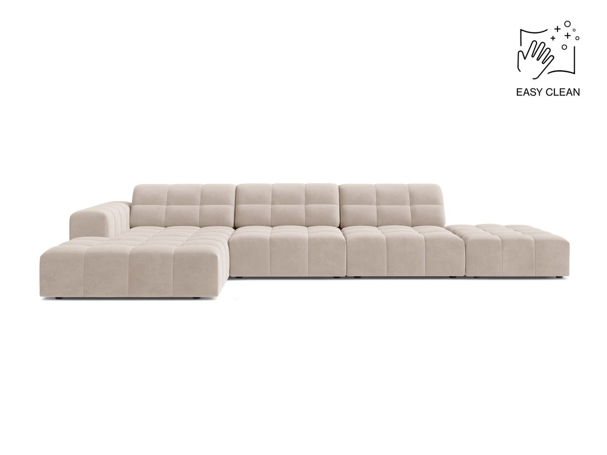 Ecksofa links von Cosmopolitan Design mit Samtbezug in Light Beige, massivem Holzrahmen und schwarzen Kunststoffbeinen, Modell Chicago.