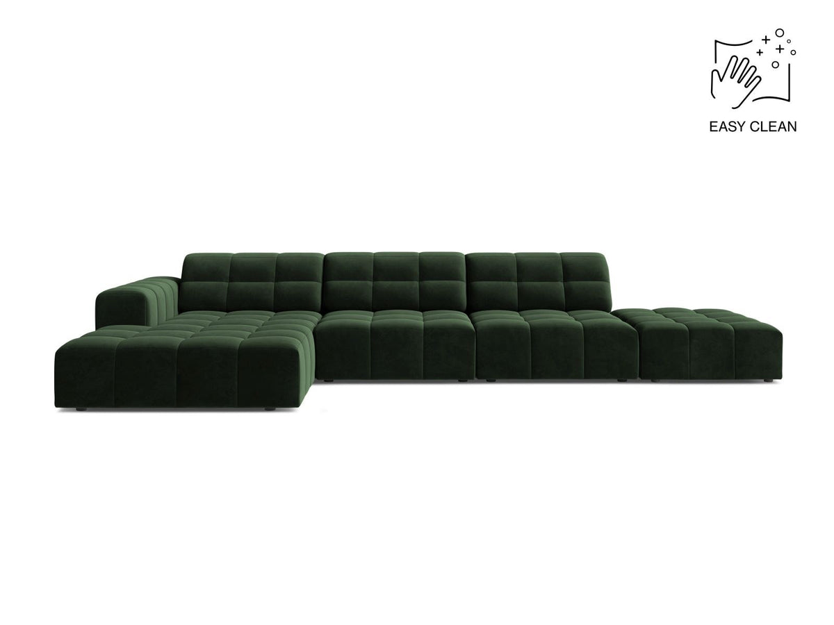 Ecksofa links von Cosmopolitan Design mit Samtbezug in Light Beige, massivem Holzrahmen und schwarzen Kunststoffbeinen, Modell Chicago.