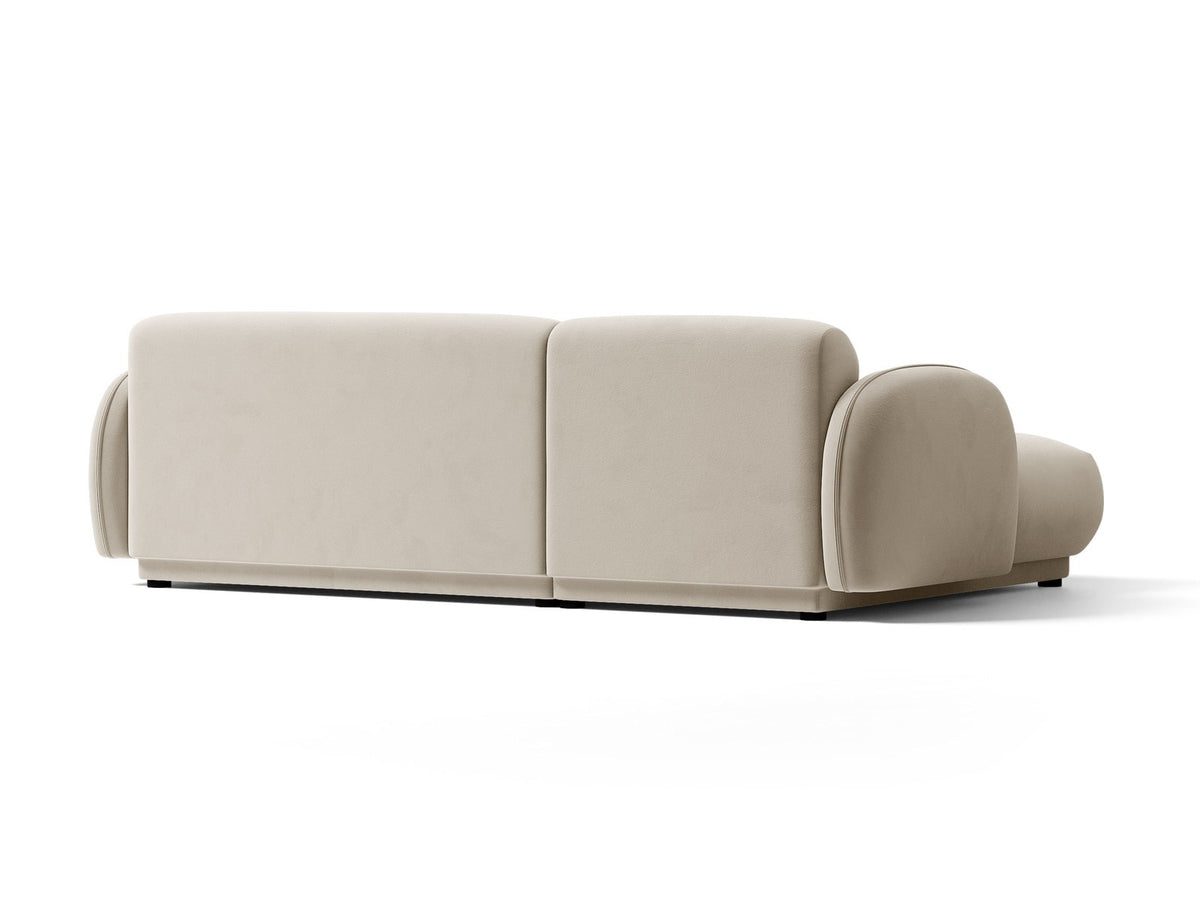 Bilbao Ecksofa links 3-Sitzer von Cosmopolitan Design in Light Beige-Casino Samtstoff, Holzrahmen, schwarze Kunststoffbeine, mit Récamiere.