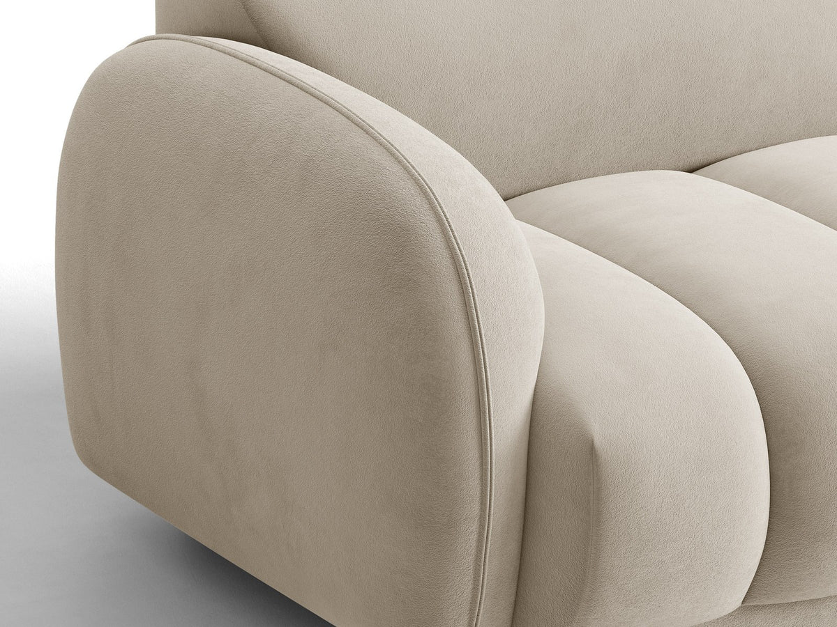 Bilbao Ecksofa links 3-Sitzer von Cosmopolitan Design in Light Beige-Casino Samtstoff, Holzrahmen, schwarze Kunststoffbeine, mit Récamiere.