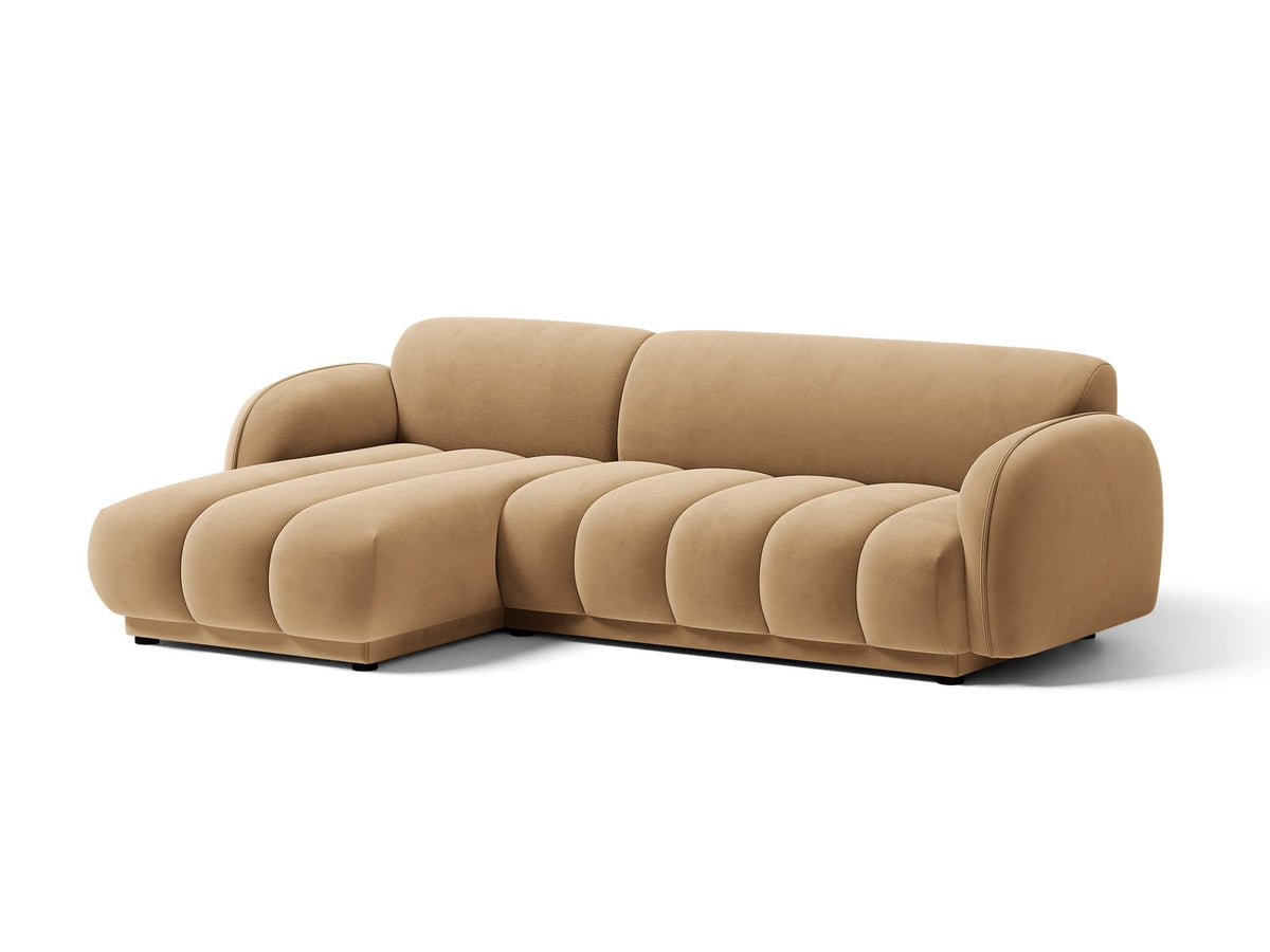 Bilbao Ecksofa links 3-Sitzer von Cosmopolitan Design in Light Beige-Casino Samtstoff, Holzrahmen, schwarze Kunststoffbeine, mit Récamiere.