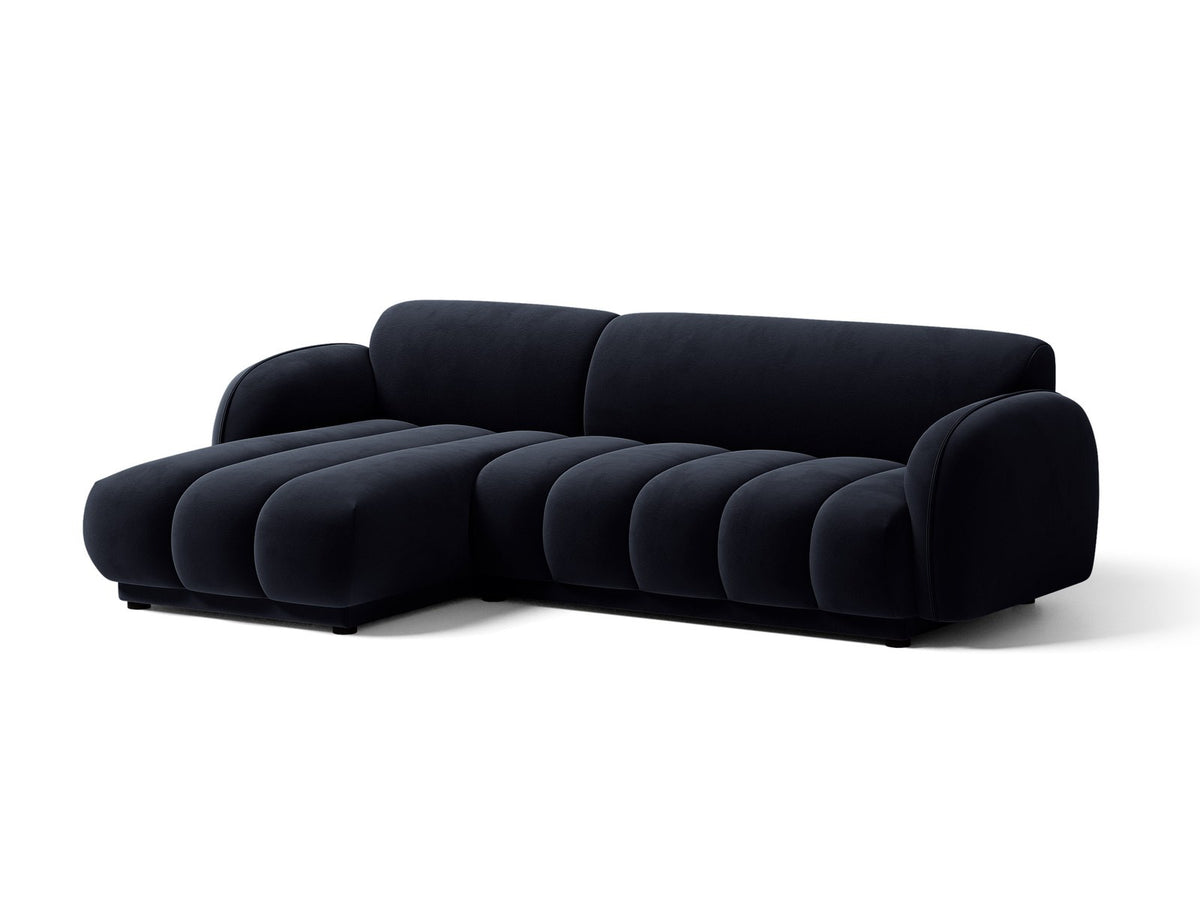 Bilbao Ecksofa links 3-Sitzer von Cosmopolitan Design in Light Beige-Casino Samtstoff, Holzrahmen, schwarze Kunststoffbeine, mit Récamiere.