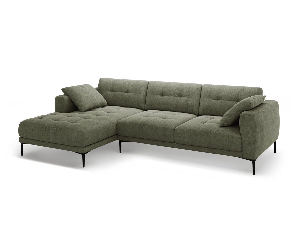Beiges Ecksofa Lazio mit Récamiere links, Strukturstoff Sorella, schwarze Metallbeine, Massivholzrahmen, moderne Wohnzimmercouch.