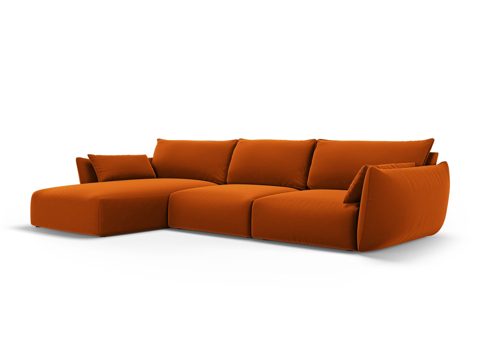 Elegantes 4-Sitzer Ecksofa links Matera in warmem Terracotta, ideal für stilvolle Wohnräume, präsentiert von Cosmopolitan Design.