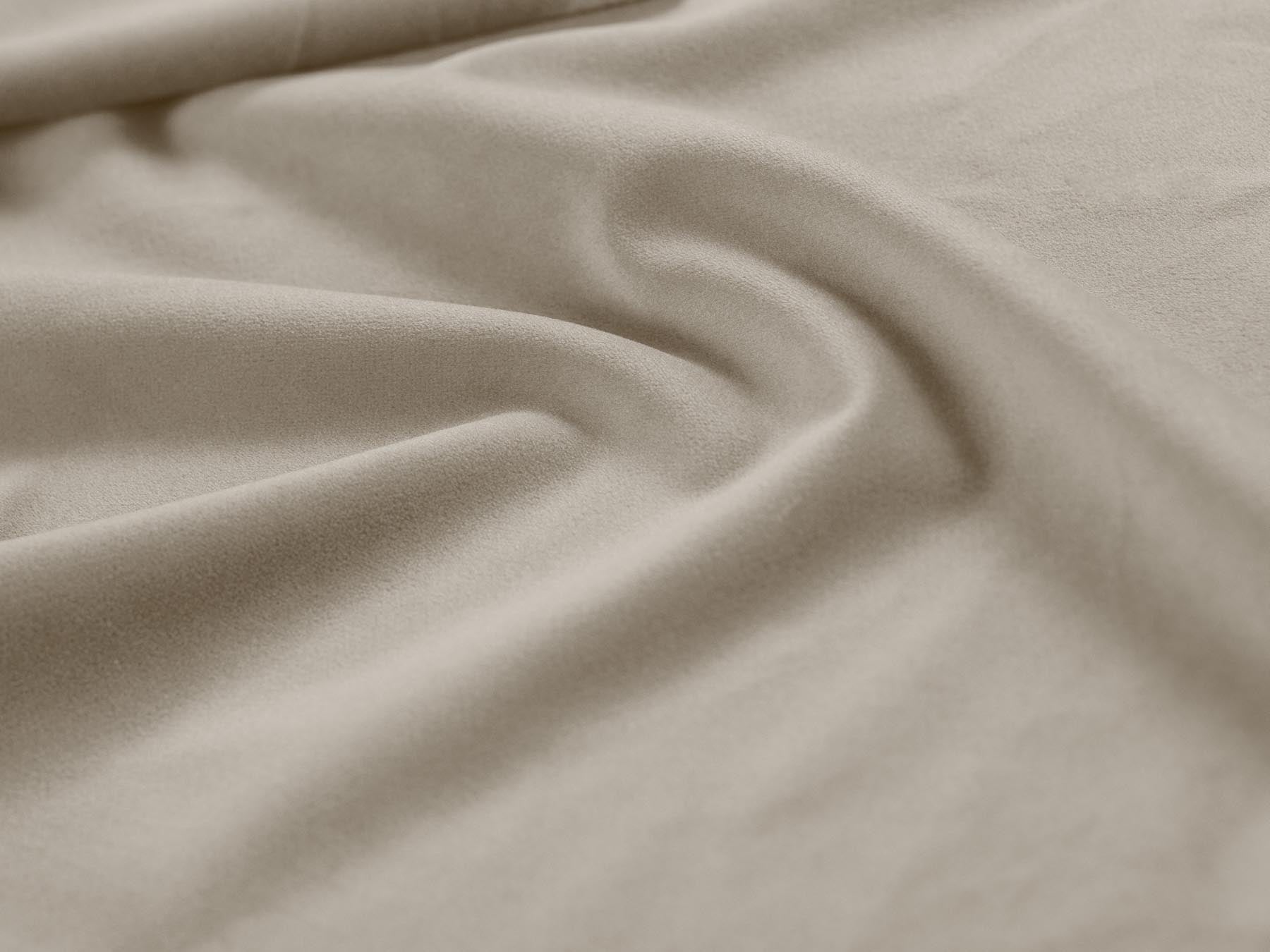 Elegantes 3-Sitzer Ecksofa Treno in modernem Dunkelbeige, ideal für stilvolle Wohnzimmer und entspannte Stunden mit Freunden.
