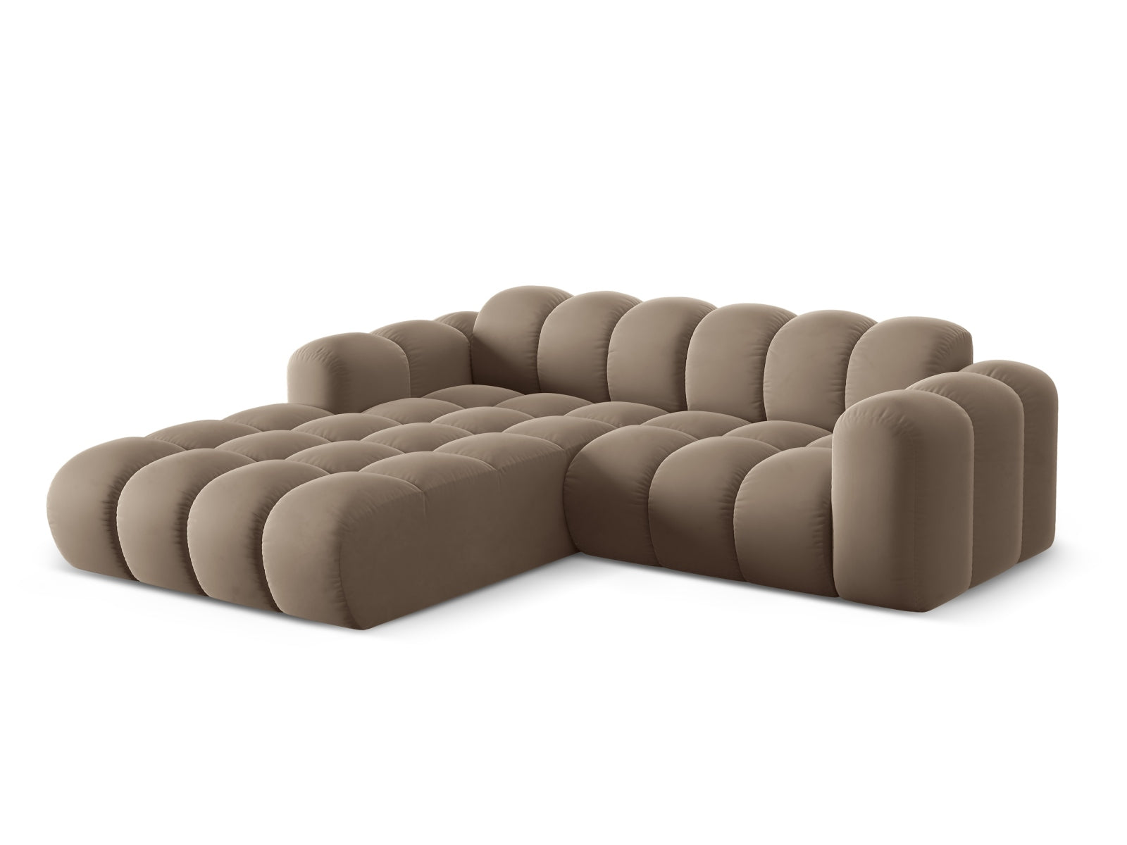 Elegantes 3-Sitzer Ecksofa Treno in stilvollem Cappuccino-Bluvel, ideal für moderne Wohnräume, präsentiert von Cosmopolitan Design.