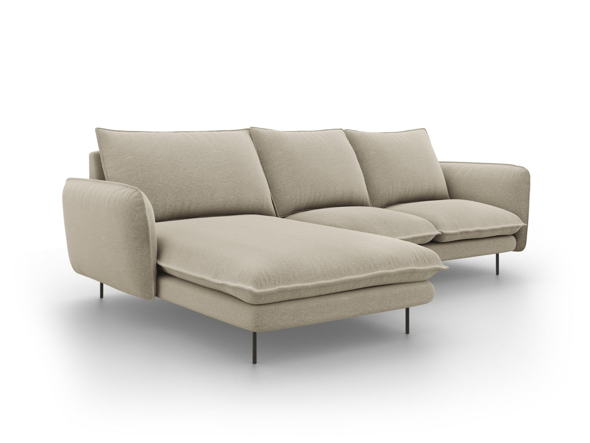 Vienna Ecksofa links 5 Sitzer 170cm in Beige/Schwarz-Positano präsentiert im Onlineshop von KAQTU Design AG. L-Sofa links ist von Cosmopolitan Design