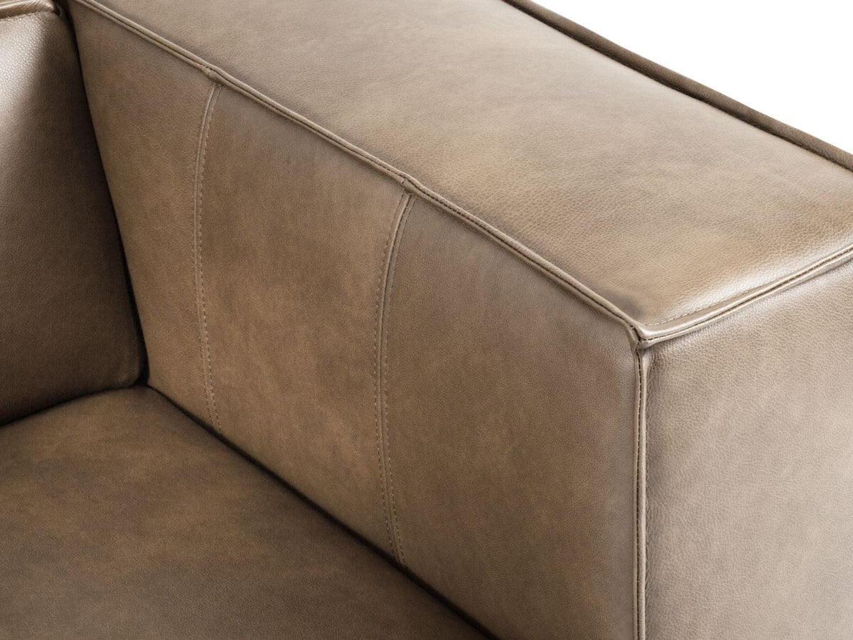 Turin Ecksofa links aus Rindsleder in Grey Brown-Granada, Massivholzrahmen, Récamiere und Holzfüsse, 5 Sitzplätze, Cosmopolitan Design