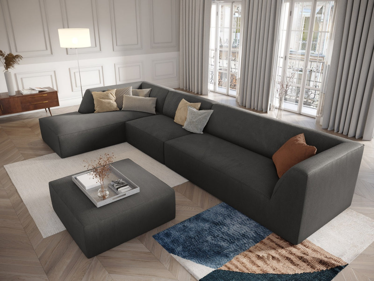 Modulares Ecksofa links Siena in Dark Grey-Scala mit strukturiertem Cordstoff, Massivholzrahmen und schwarzen Kunststoffbeinen, 5-Sitzer 180cm.