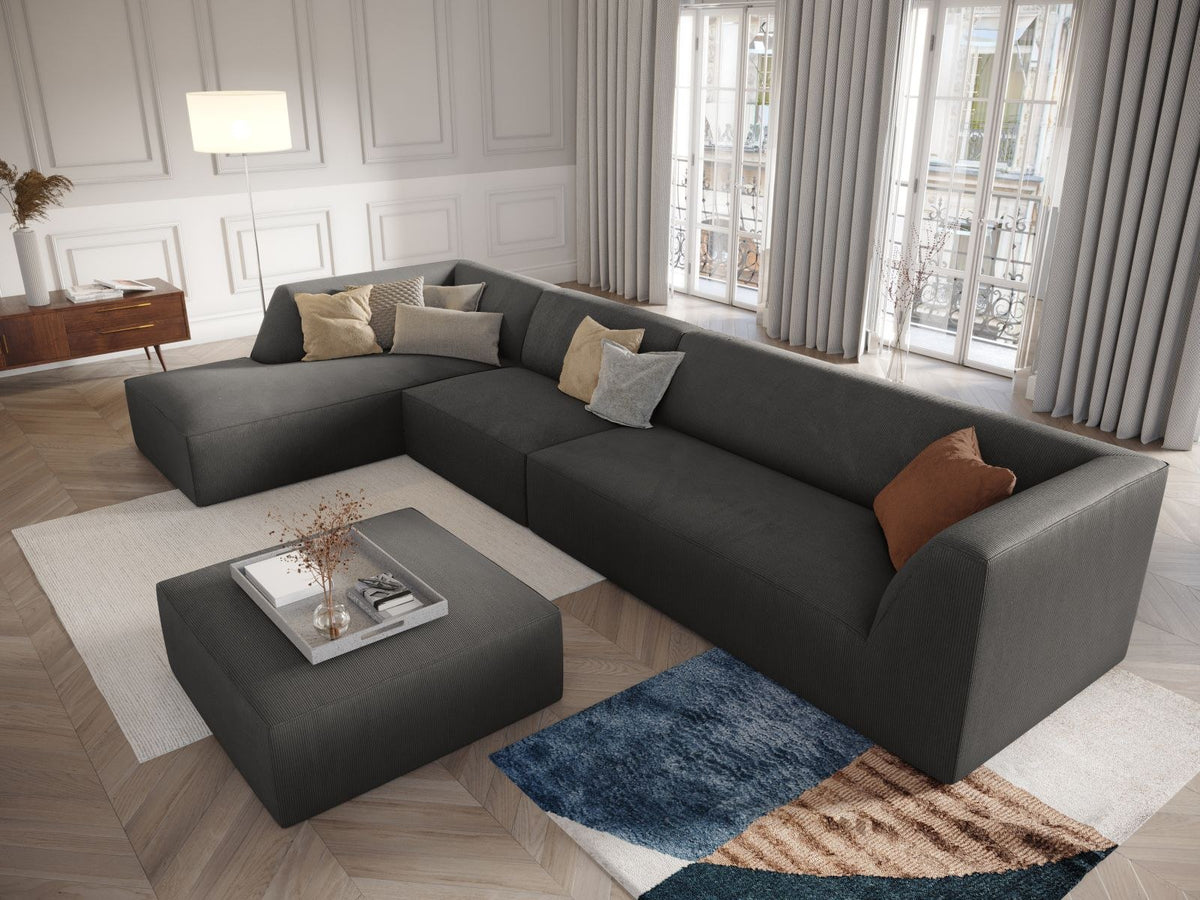 Modulares Ecksofa links Siena in Dark Grey-Scala mit strukturiertem Cordstoff, Massivholzrahmen und schwarzen Kunststoffbeinen, 5-Sitzer 180cm.