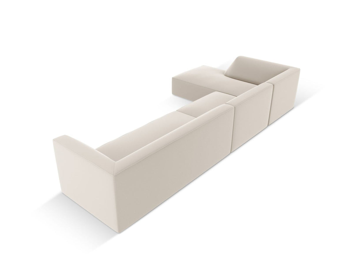 Modulares Ecksofa Siena in Light Beige mit lederähnlichem Bezugsstoff, schwarzen Kunststoffbeinen und moderner Eckform, 5-Sitzer, 180 cm Tiefe.