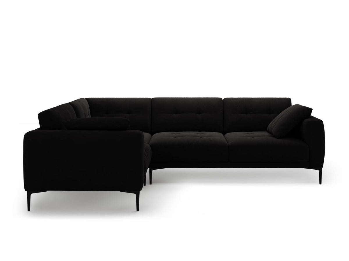 Ecksofa links Lazio in Beige-Salvador mit Samtvelours-Bezug, Massivholzrahmen und schwarzen Metallbeinen, Récamiere und breiter Sitzfläche.