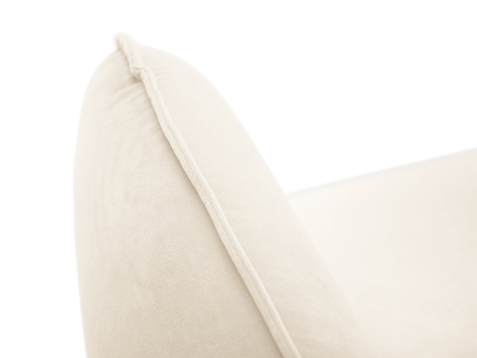 Elegantes, beiges Velour Ecksofa mit linksseitiger Sitzanordnung, ideal für großzügige Wohnräume und stilvolle Einrichtung von Cosmopolitan Design.