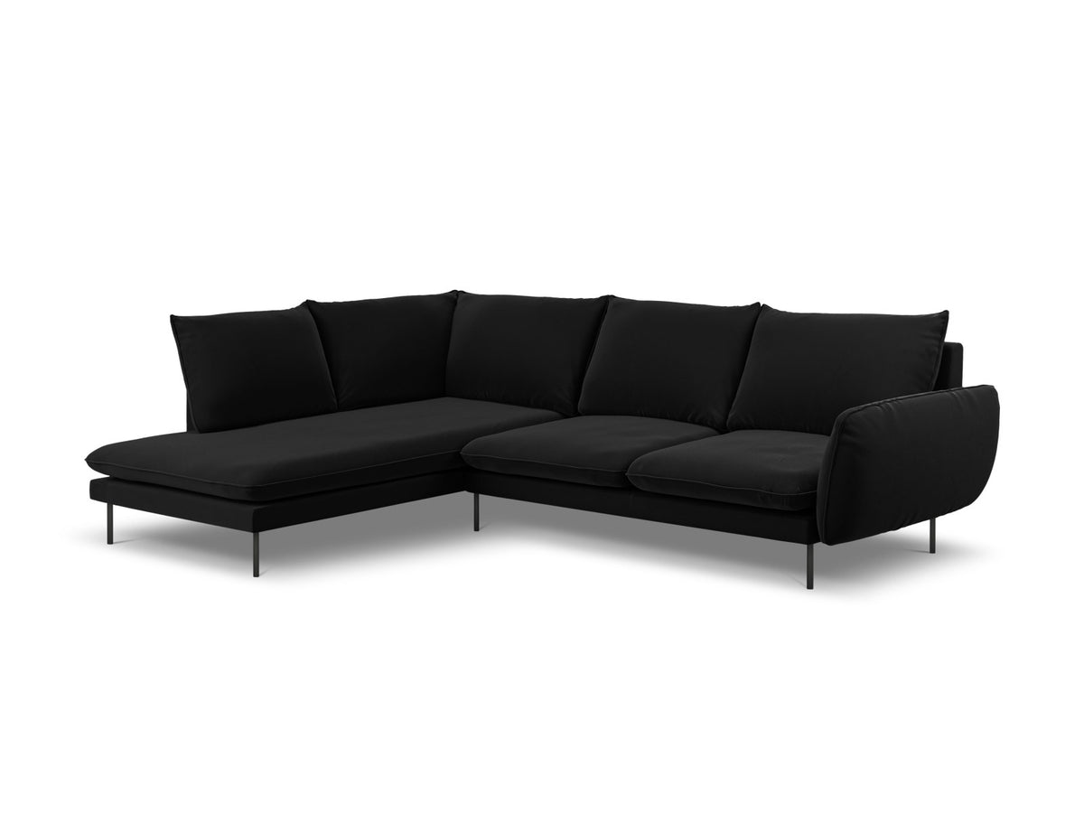 Vienna Velour Ecksofa links 6 Sitzer 185cm in Black/Schwarz-Bluvel präsentiert im Onlineshop von KAQTU Design AG. Ecksofa links ist von Cosmopolitan Design