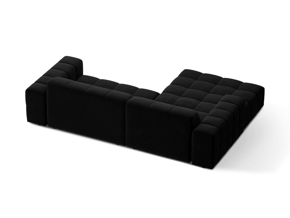 Ecksofa links Chicago in dunkelgrünem Samtstoff mit schwarzen Kunststoffbeinen, Massivholzrahmen und markanter Récamiere-Form.