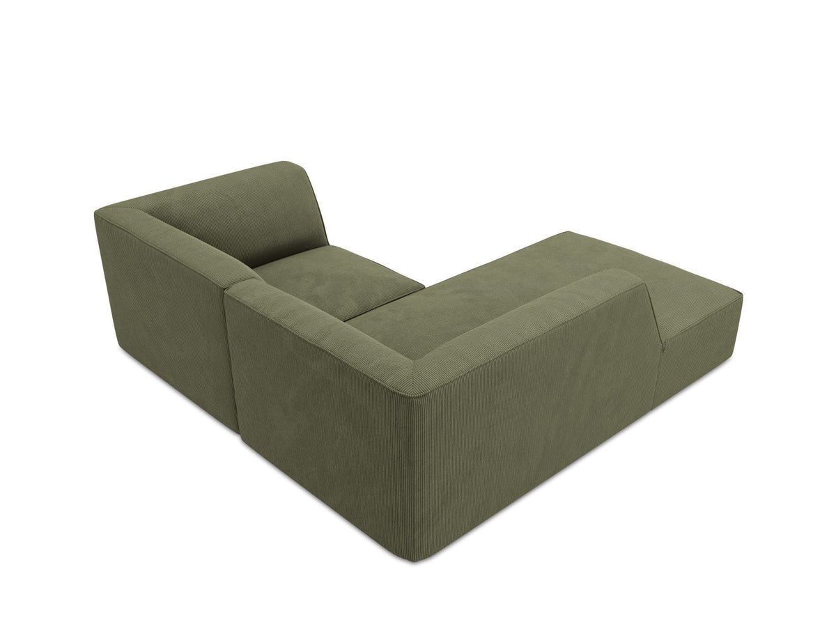 Modulares Ecksofa Siena mit gelbem Ottawa-Stoffbezug, schwarzen Kunststoffbeinen und Récamiere, Ansicht von vorne im Wohnraum.