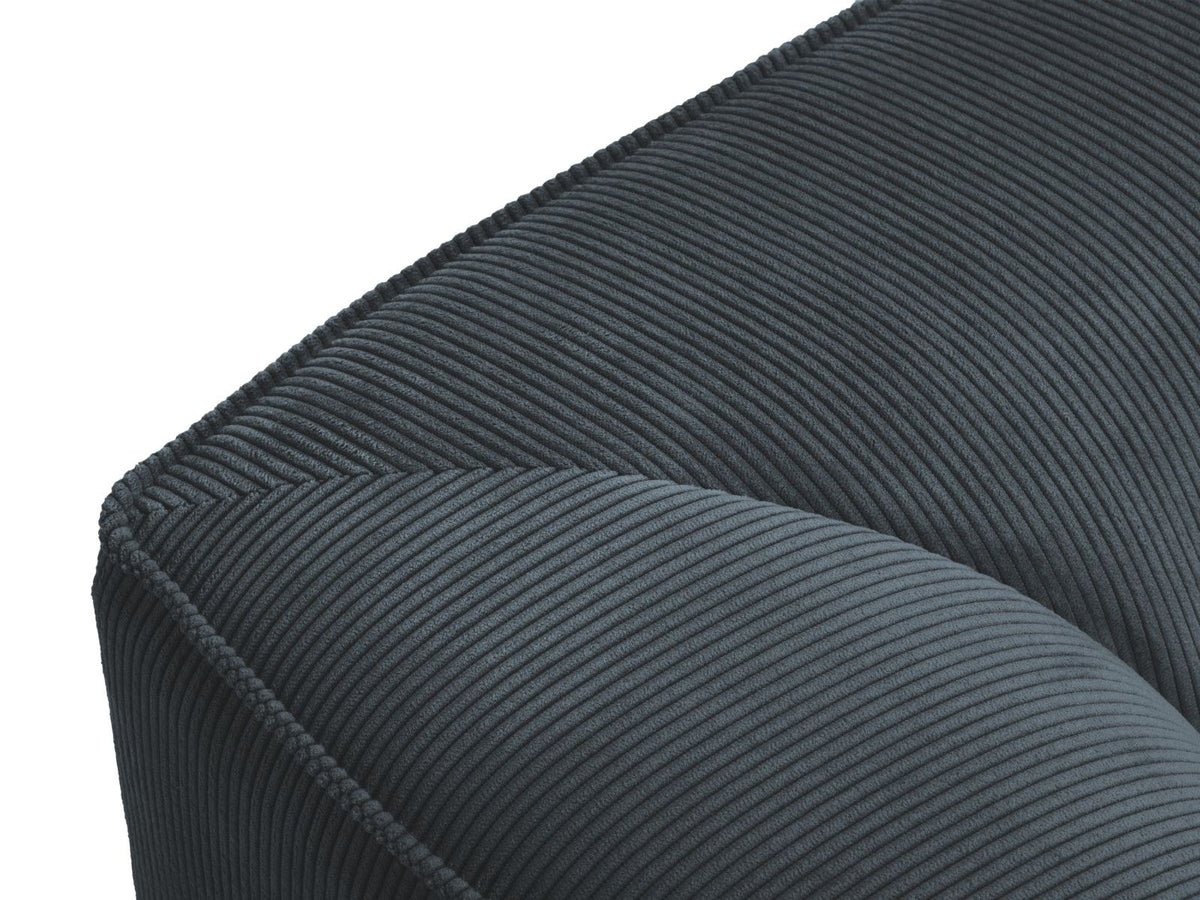 Modulares Ecksofa Siena mit gelbem Ottawa-Stoffbezug, schwarzen Kunststoffbeinen und Récamiere, Ansicht von vorne im Wohnraum.
