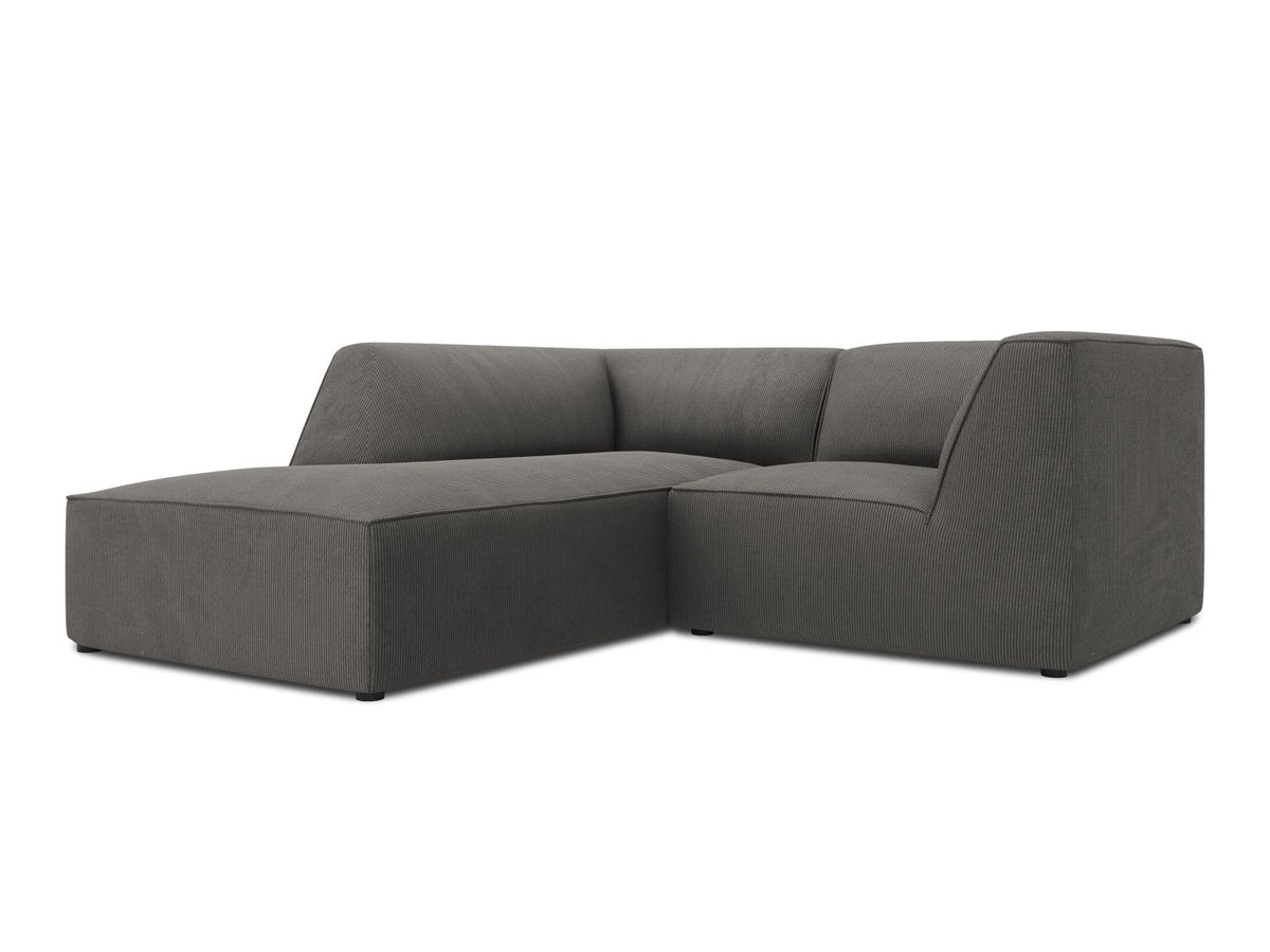 Modulares Ecksofa Siena mit gelbem Ottawa-Stoffbezug, schwarzen Kunststoffbeinen und Récamiere, Ansicht von vorne im Wohnraum.