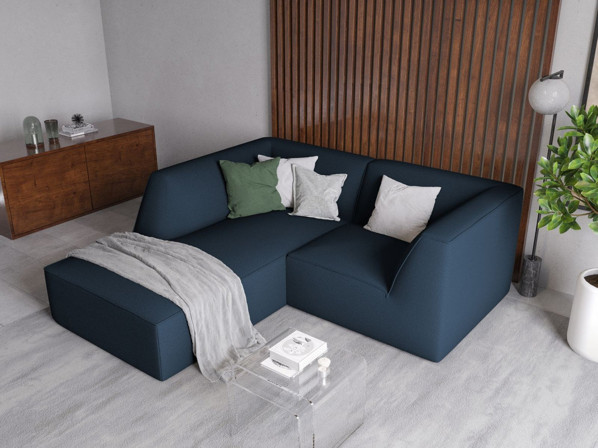 Modulares Ecksofa Siena mit gelbem Ottawa-Stoffbezug, schwarzen Kunststoffbeinen und Récamiere, Ansicht von vorne im Wohnraum.