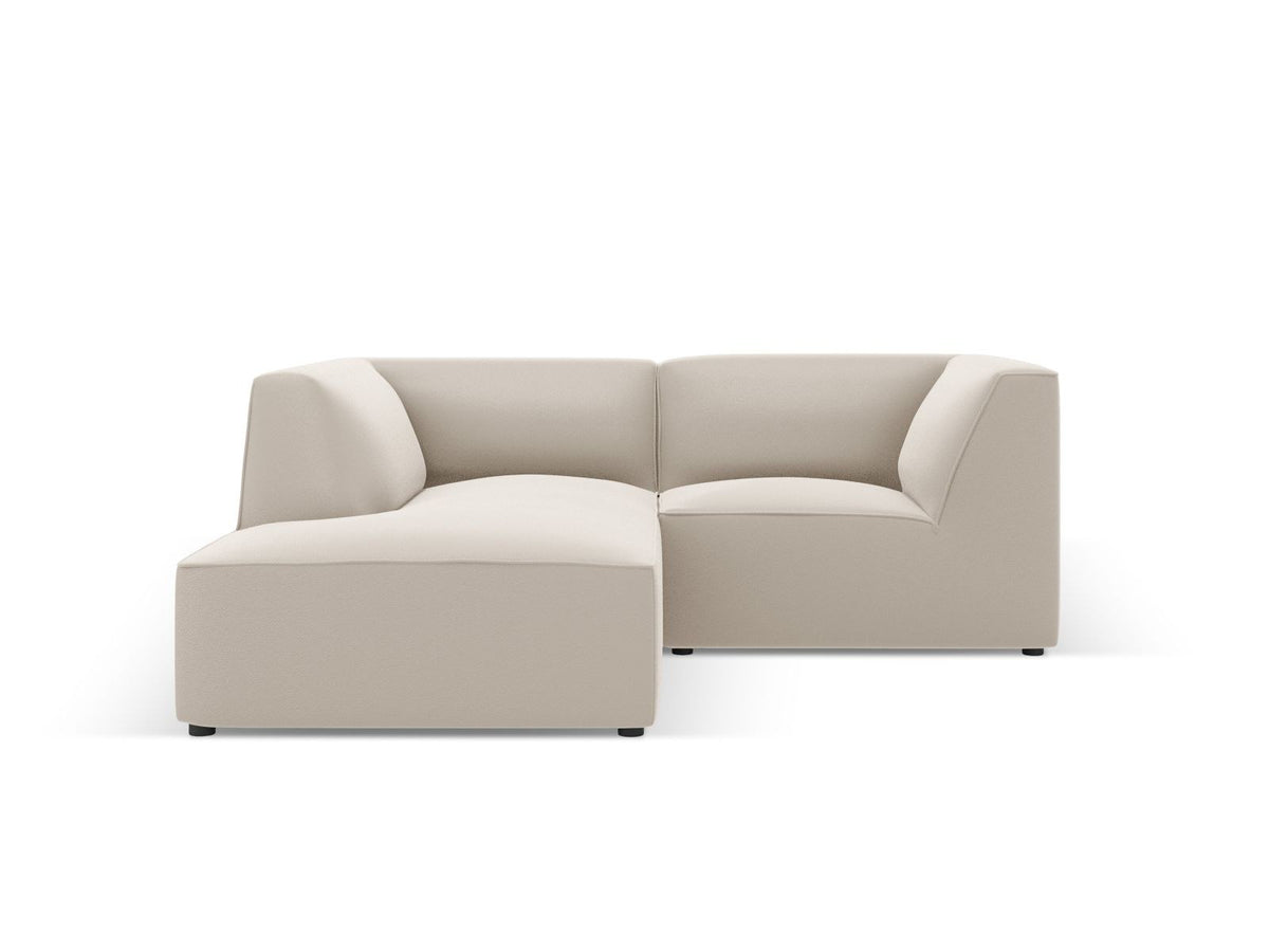 Modulares Ecksofa links Siena in Light Beige-Pacifico mit lederähnlichem Kunstlederbezug, schwarzen Kunststoffbeinen und Récamiere-Form.