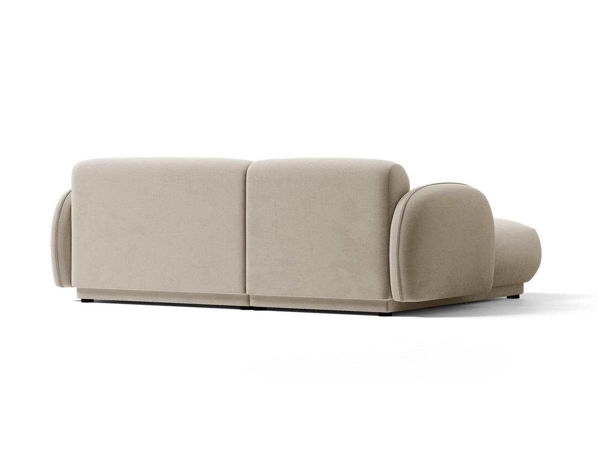 Bilbao Ecksofa links 3-Sitzer von Cosmopolitan Design in Light Beige-Casino Samtstoff, Holzrahmen, schwarze Kunststoffbeine, mit Récamiere.