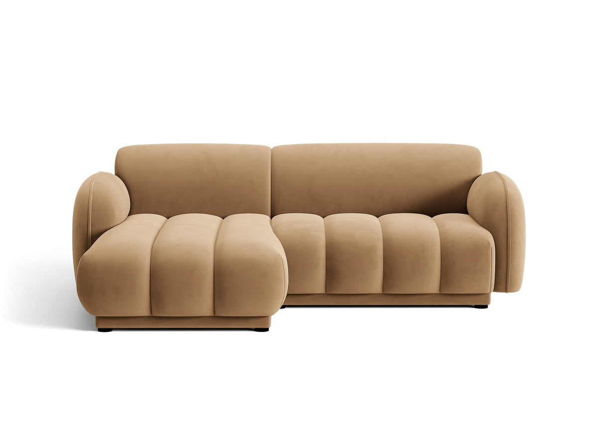Bilbao Ecksofa links 3-Sitzer von Cosmopolitan Design in Light Beige-Casino Samtstoff, Holzrahmen, schwarze Kunststoffbeine, mit Récamiere.
