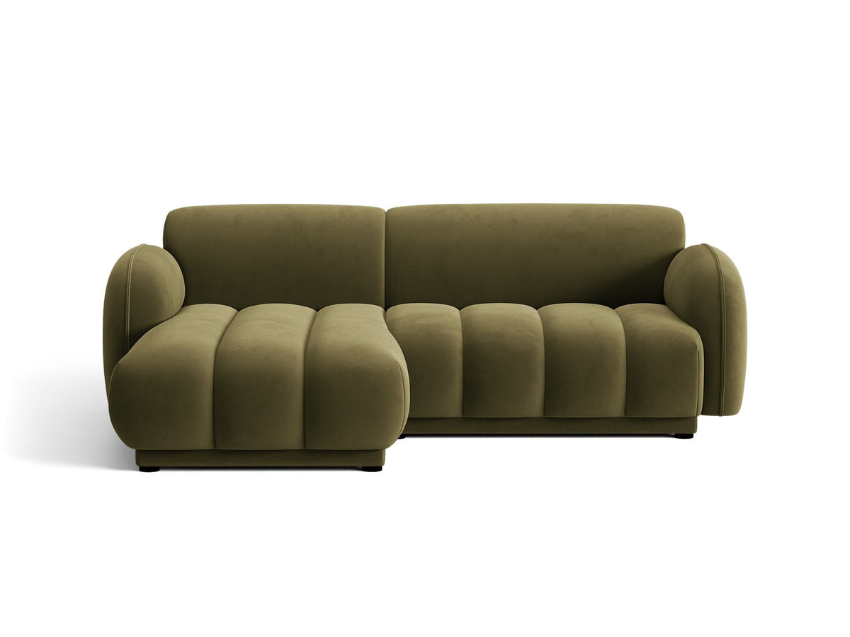 Bilbao Ecksofa links 3-Sitzer von Cosmopolitan Design in Light Beige-Casino Samtstoff, Holzrahmen, schwarze Kunststoffbeine, mit Récamiere.