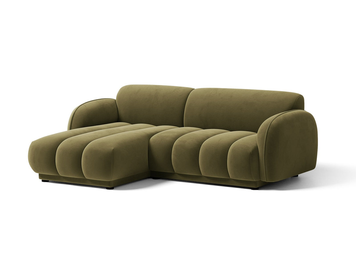 Bilbao Ecksofa links 3-Sitzer von Cosmopolitan Design in Light Beige-Casino Samtstoff, Holzrahmen, schwarze Kunststoffbeine, mit Récamiere.