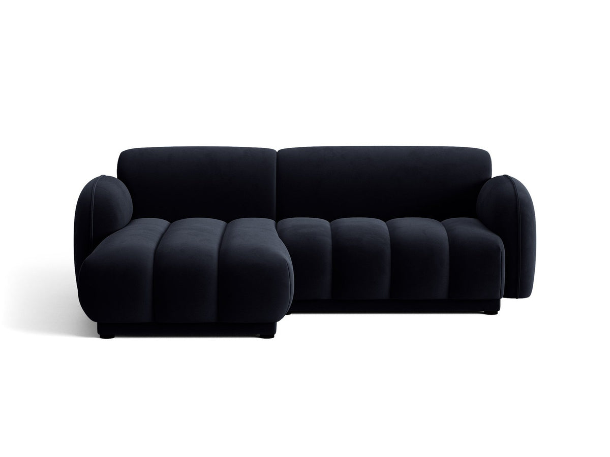 Bilbao Ecksofa links 3-Sitzer von Cosmopolitan Design in Light Beige-Casino Samtstoff, Holzrahmen, schwarze Kunststoffbeine, mit Récamiere.