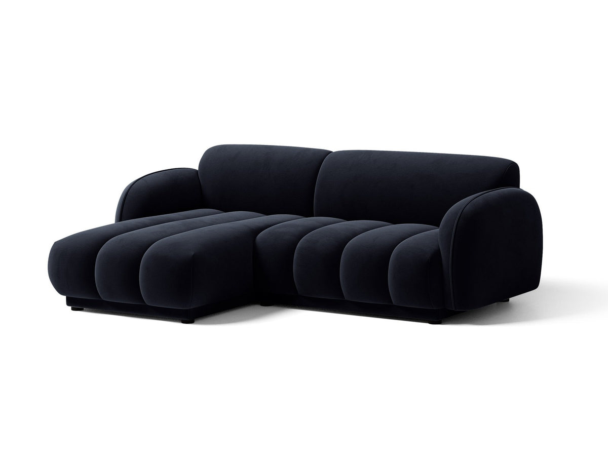 Bilbao Ecksofa links 3-Sitzer von Cosmopolitan Design in Light Beige-Casino Samtstoff, Holzrahmen, schwarze Kunststoffbeine, mit Récamiere.