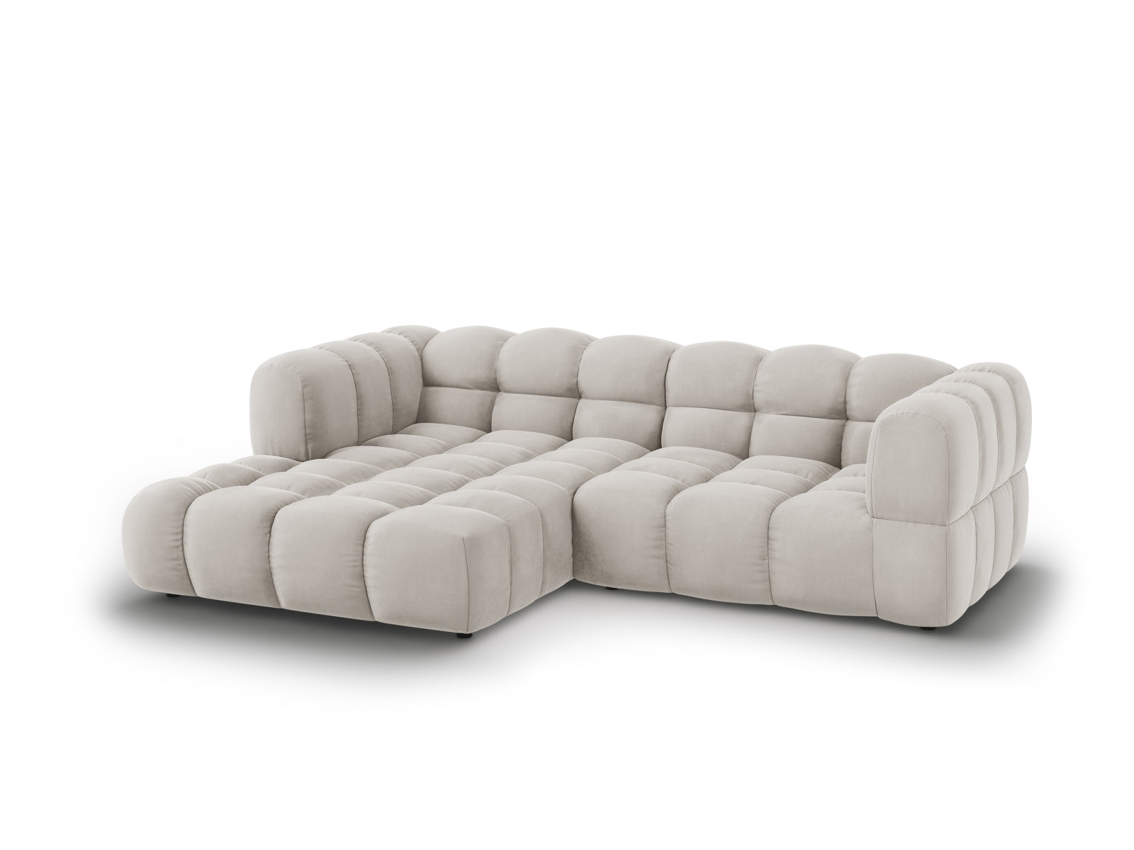 Elegantes Sky Velour Ecksofa links, 3-Sitzer in hellem Beige, ideal für stilvolle Wohnräume, präsentiert von Cosmopolitan Design.