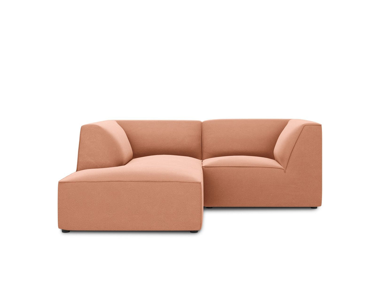 Modulares Ecksofa in Beige-Samt mit Récamiere links, Massivholzrahmen, schwarzen Kunststoffbeinen und weicher Samtpolsterung.