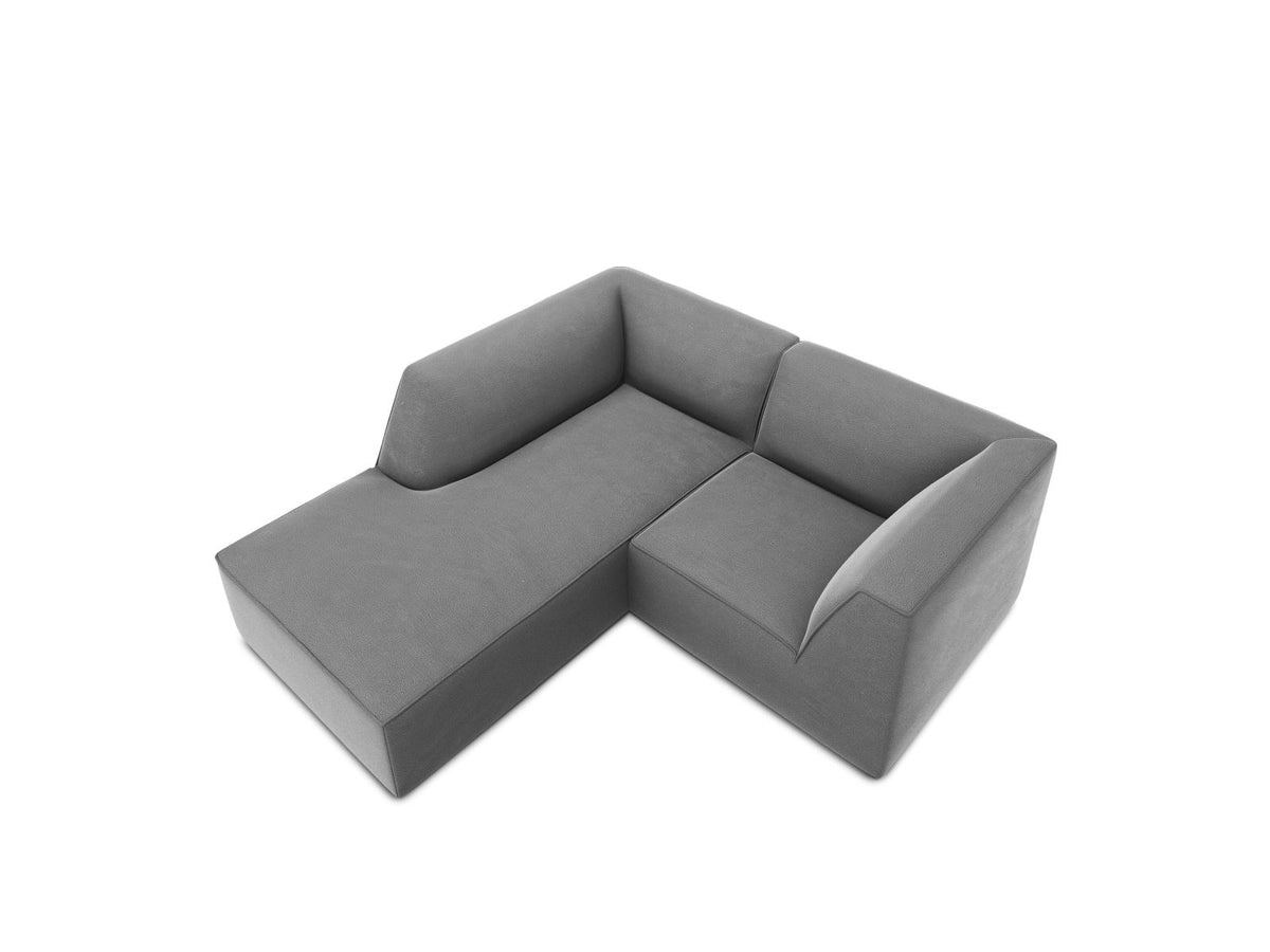 Modulares Ecksofa in Beige-Samt mit Récamiere links, Massivholzrahmen, schwarzen Kunststoffbeinen und weicher Samtpolsterung.