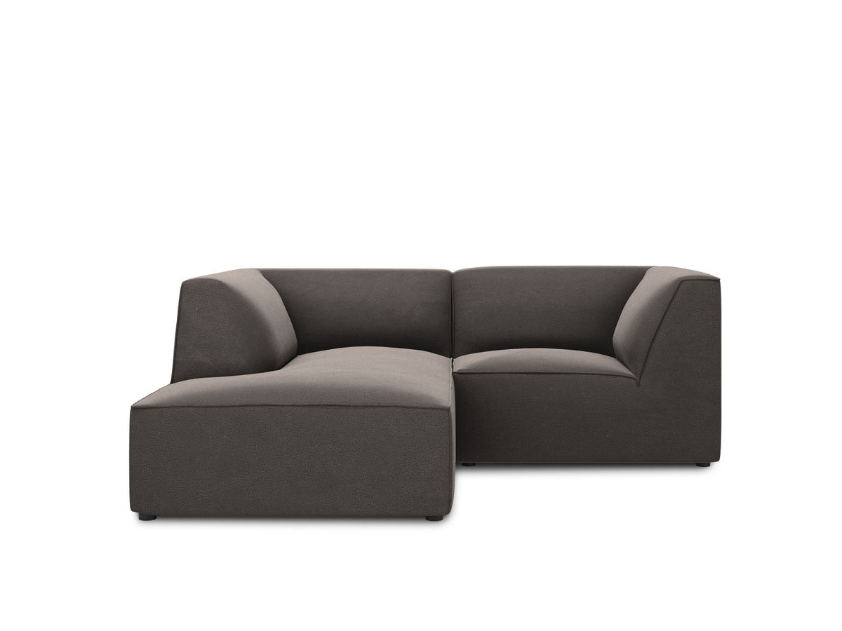 Modulares Ecksofa in Beige-Samt mit Récamiere links, Massivholzrahmen, schwarzen Kunststoffbeinen und weicher Samtpolsterung.