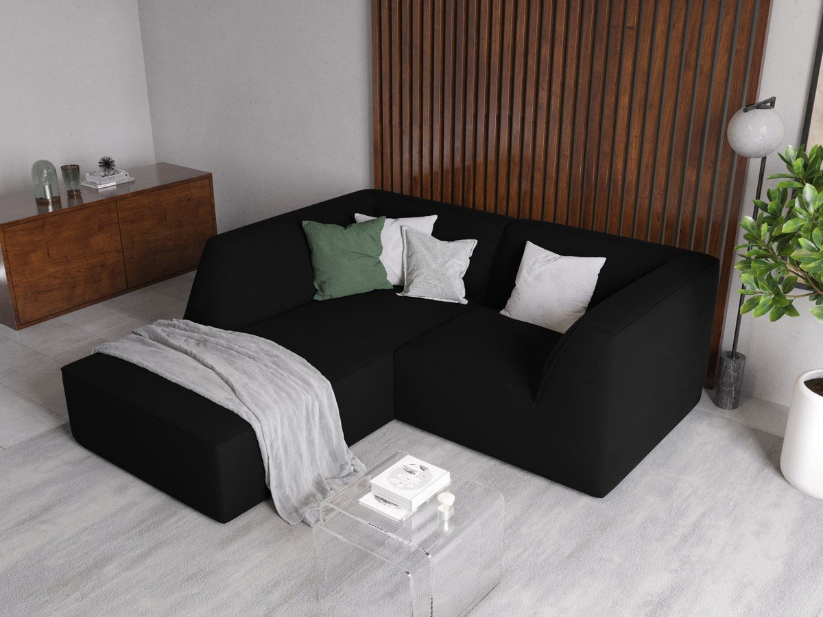 Modulares Ecksofa in Beige-Samt mit Récamiere links, Massivholzrahmen, schwarzen Kunststoffbeinen und weicher Samtpolsterung.