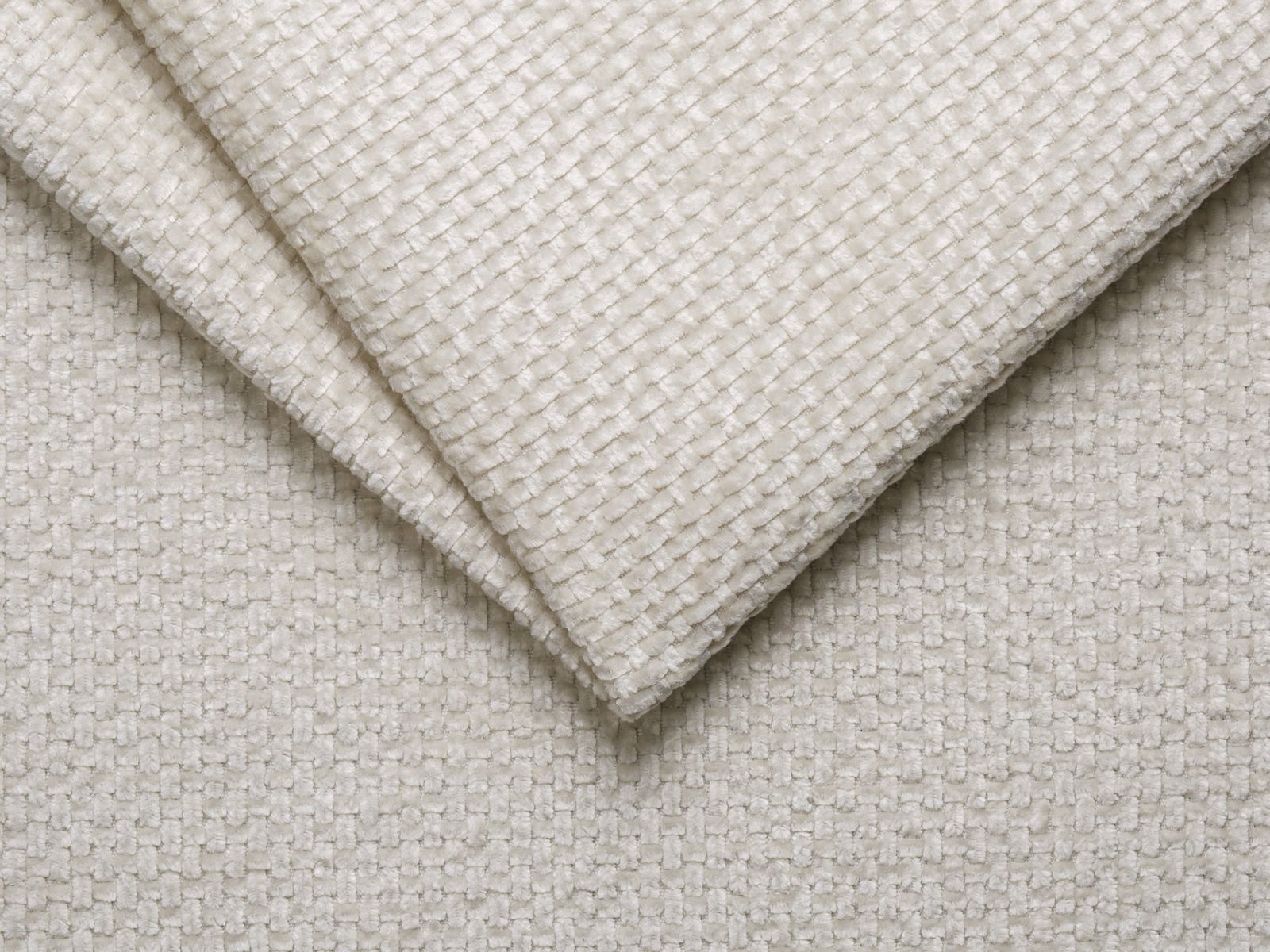 Stilvolles Kissen Aveiro in zartem Beige, perfekt für eine gemütliche Atmosphäre. Hochwertige Materialien von Cosmopolitan Design.