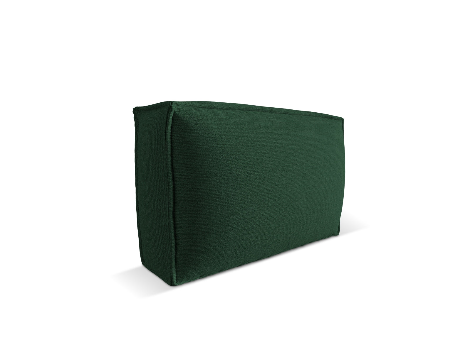 Entdecken Sie den Mackay Pillow von Cosmopolitan Design – ein eleganter Velours-Hocker, der stilvolle Akzente setzt und höchsten Komfort bietet.