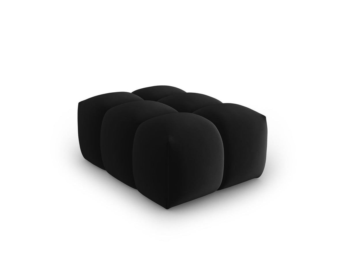 Runder Samt-Pouf in Sand-Casino mit Massivholzrahmen, gepolsterter Sitzfläche und schwarzen Kunststoffbeinen, freigestellt fotografiert.