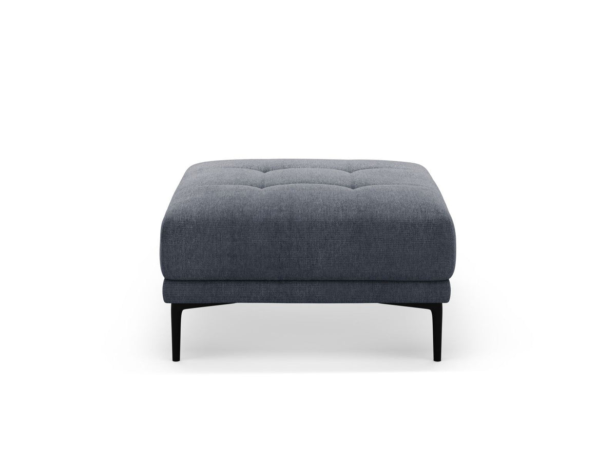 Runder Pouf mit beigem Sorella-Strukturstoff, gepolstertem Sitz und schwarzen Metallbeinen, freistehend fotografiert vor neutralem Hintergrund.