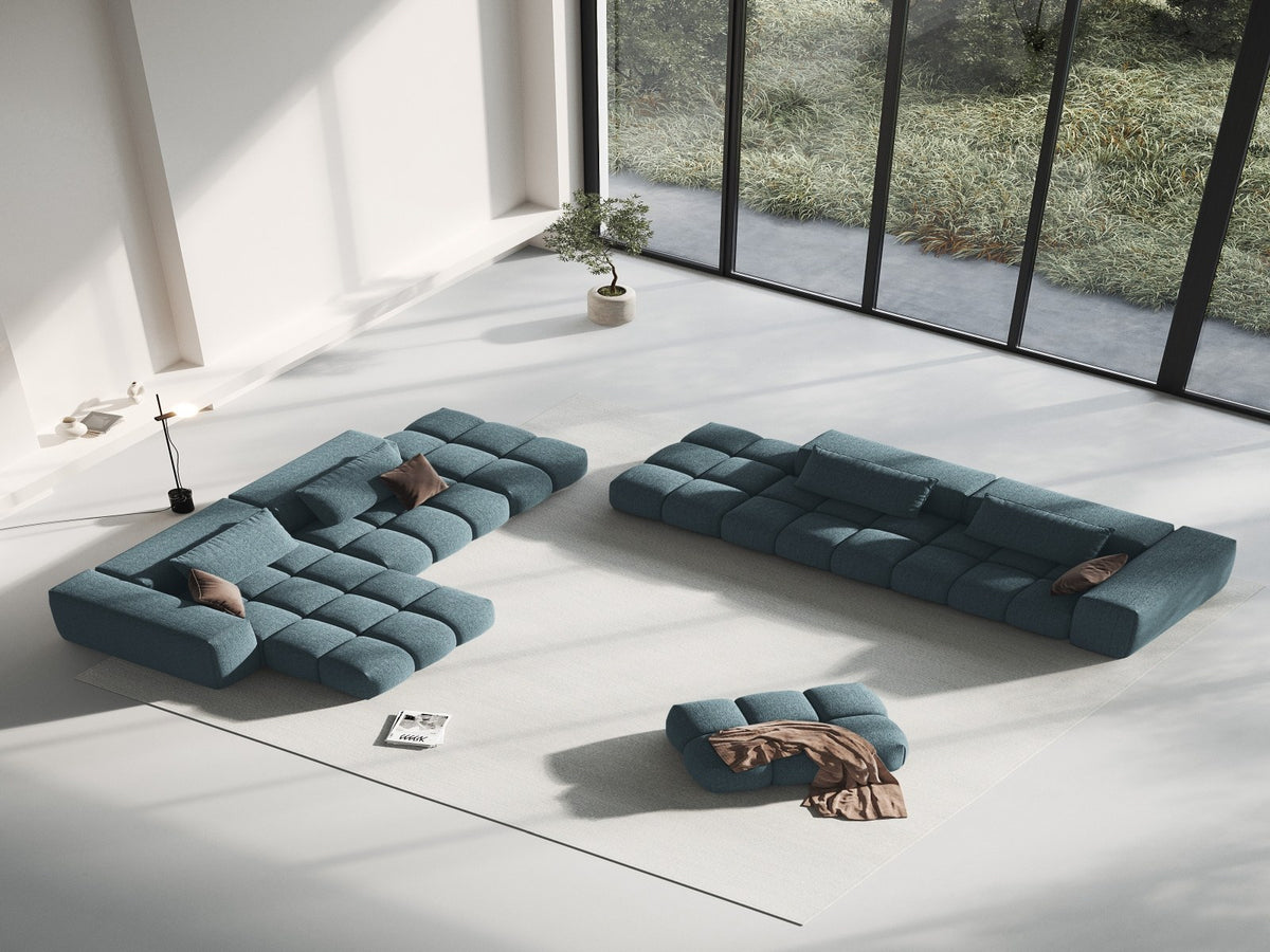 Beiger Pouf Verona mit Sorella-Strukturstoff, Massivholzrahmen und schwarzen Kunststoffbeinen, quaderförmige Sitzfläche.