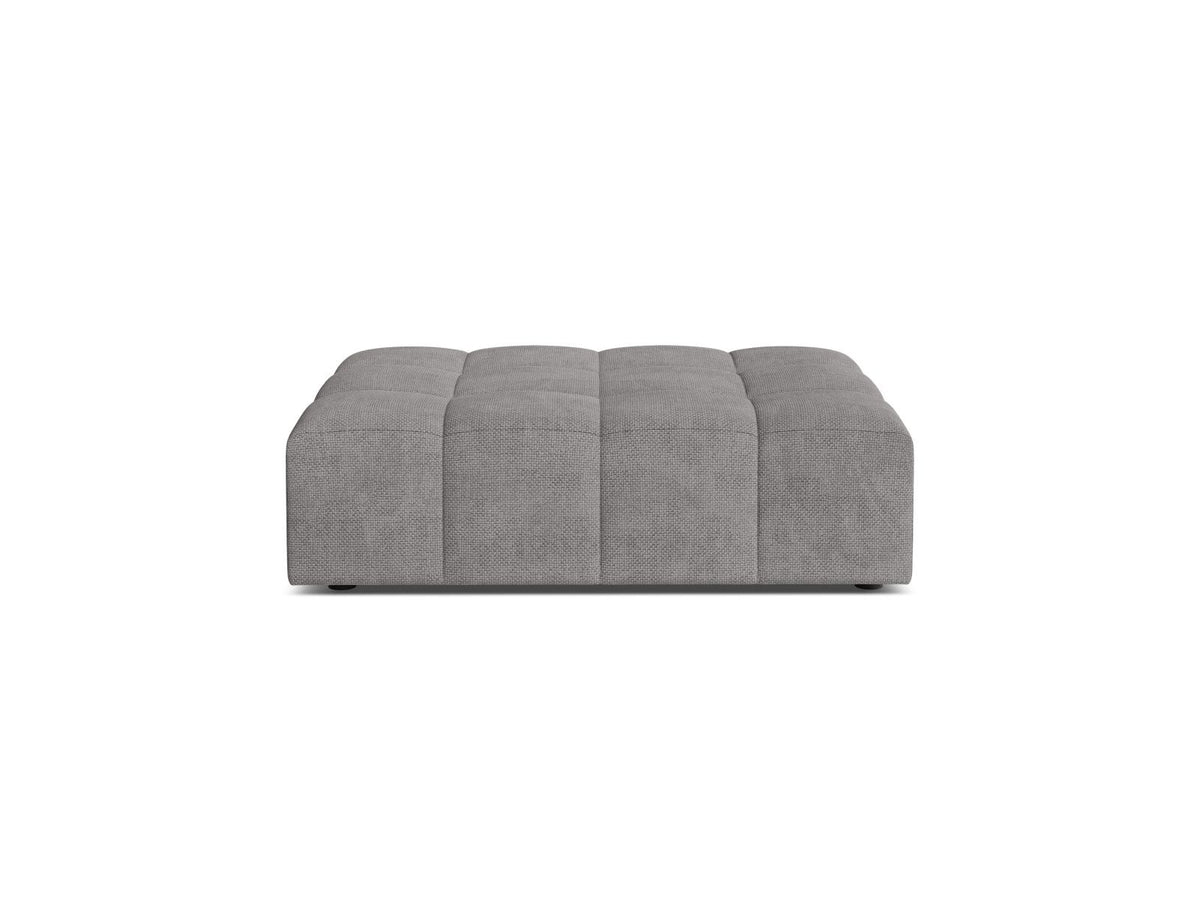 Pouf Chicago mit Massivholzrahmen, Sperrholz und Chenille-Stoffbezug in Light Beige, schwarze Kunststoffbeine, Sitzhöhe 42 cm.
