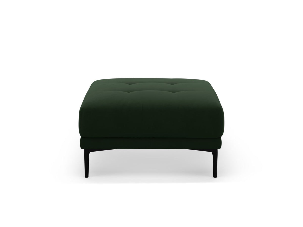 Samt-Pouf Lazio in Beige mit Massivholzrahmen, gepolsterter Sitzfläche und schwarzen Metallbeinen, Masse 85 x 85 x 46 cm.