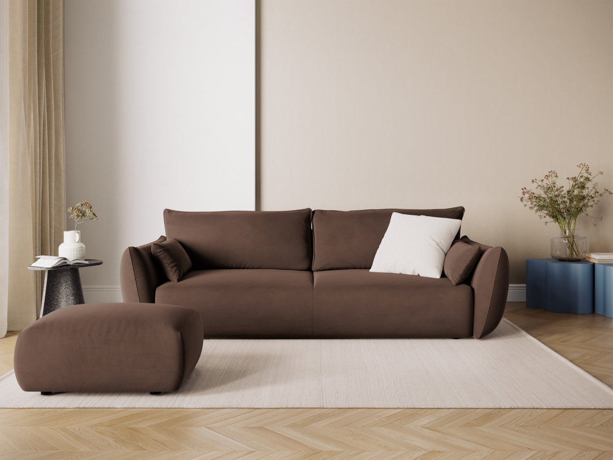 Gepolsterter Pouf Matera mit Velourbezug auf schwarzen Kunststoffbeinen, Cosmopolitan Design