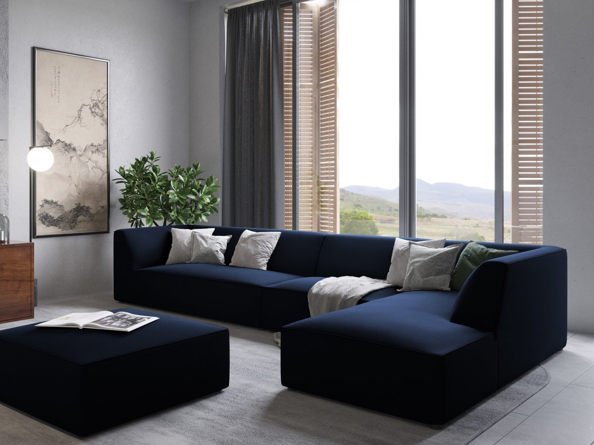 Beiger Samt-Pouf mit gepolstertem Sitz, Velours-Stoff und schwarzen Kunststoffbeinen, Modell Siena von Cosmopolitan Design.